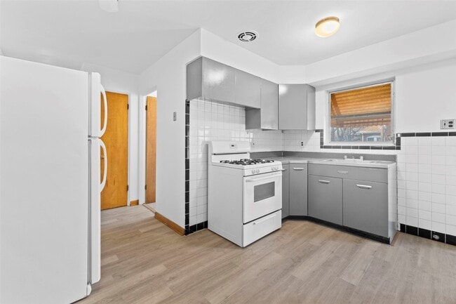 Building Photo - 6048 Southwest Ave