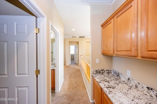 Building Photo - 2023 W Shackleton Dr