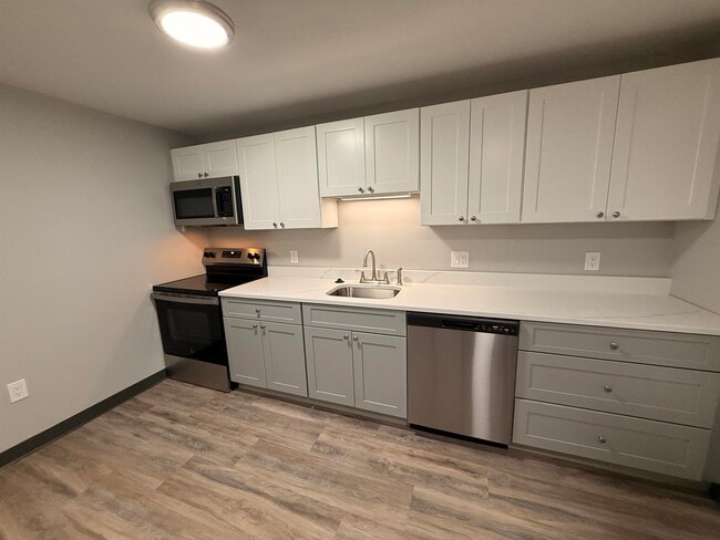 Building Photo - 95 Powers St