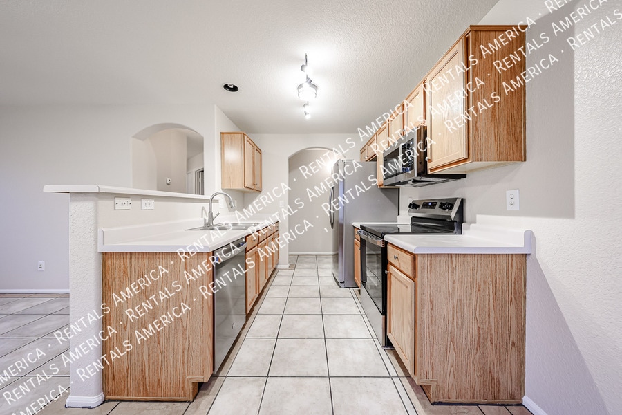 Building Photo - 42610 W Michaels Dr