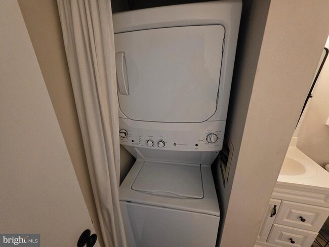 Building Photo - 30 Brookside Ct