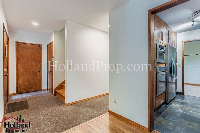 Building Photo - Coming Soon!   Peaceful Retreat in a Seclu...