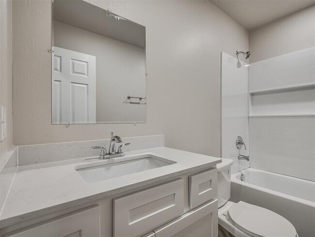 Building Photo - 206 Gray St