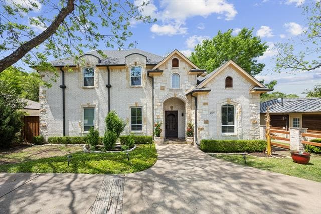 Building Photo - 8525 Briarwood Ln