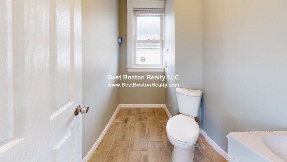Building Photo - 3943 Washington St