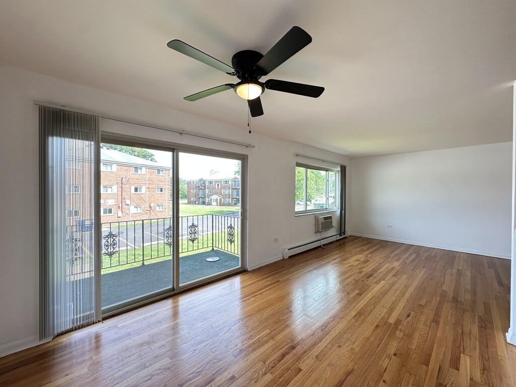 Building Photo - 1653 Oakwood Ave