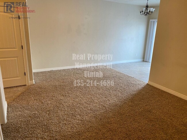 Building Photo - 3 bed 2.5 bath townhome in Fox Run