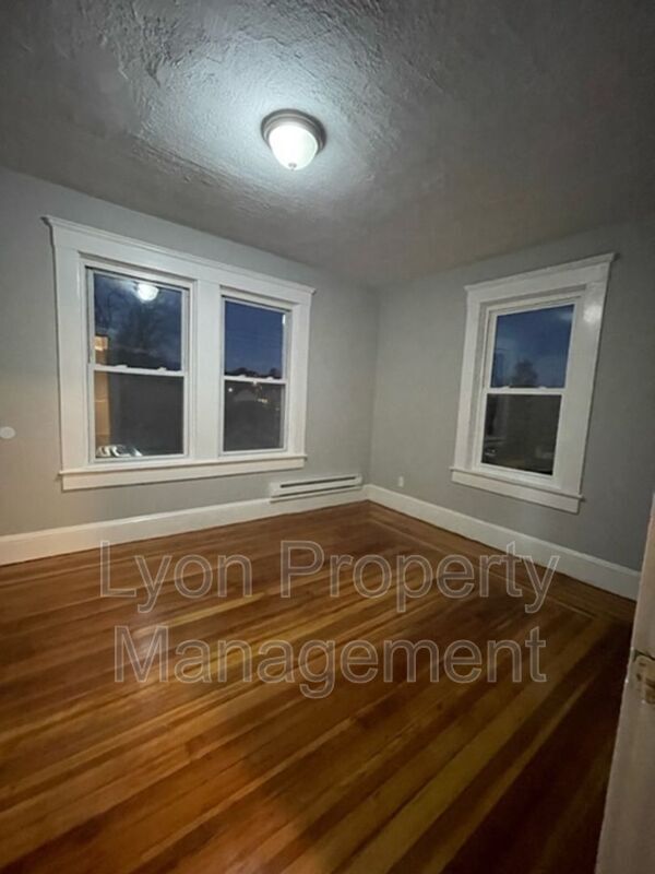 Building Photo - 42 Parker St