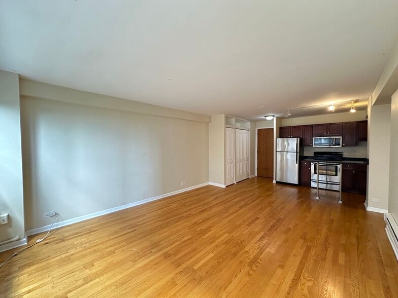 Building Photo - 4180 N Marine Dr