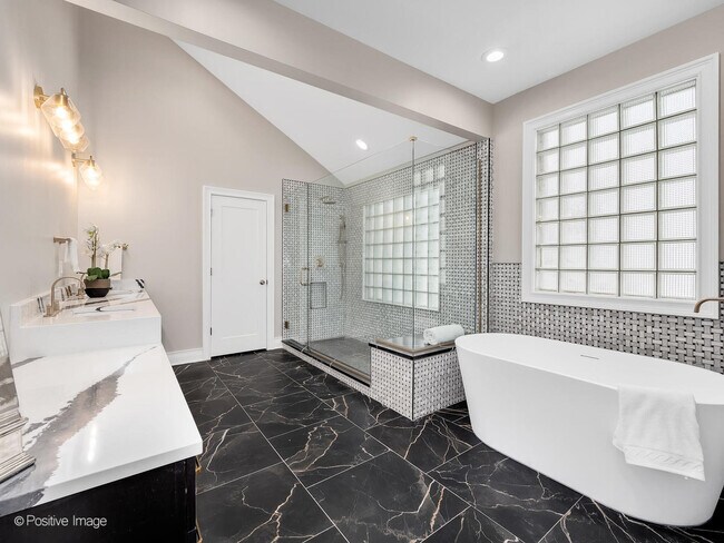 Building Photo - 608 W 55th St
