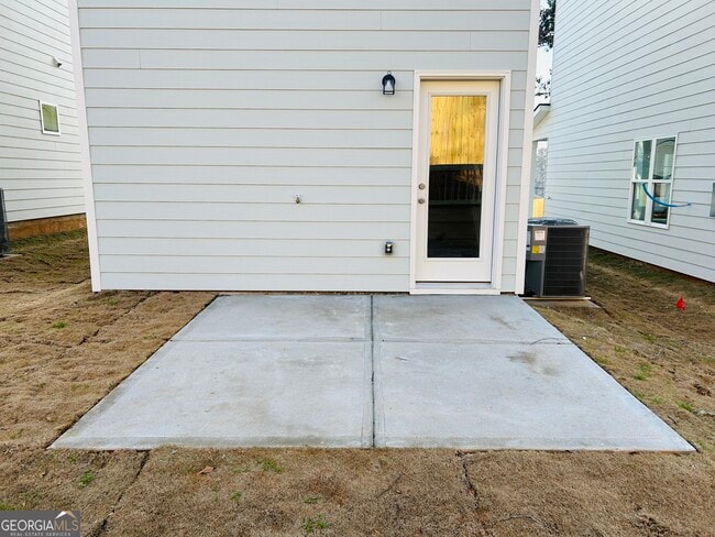 Building Photo - 5 Crown St