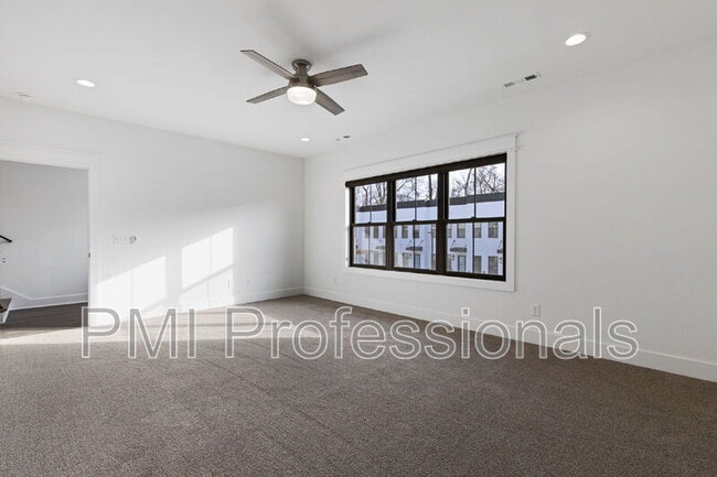 Building Photo - 227 S Bilbro Ave