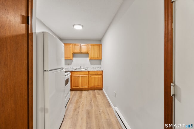 Building Photo - 46 N Cherry St