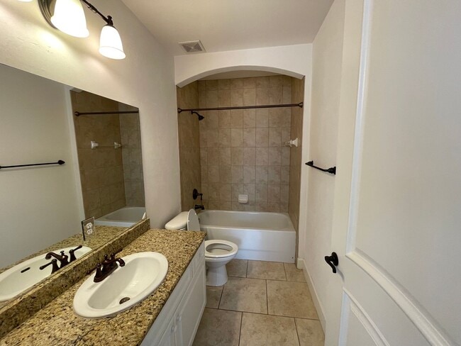 Building Photo - Jackson Square - Top Floor 2 Bedroom, 2 Ba...