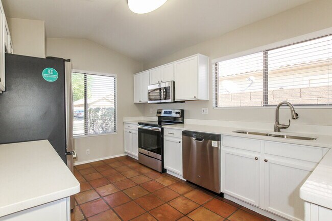 Building Photo - 8631 W Fargo Dr