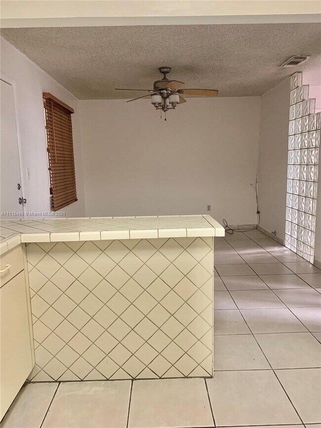 Building Photo - 1250 W 26th Pl