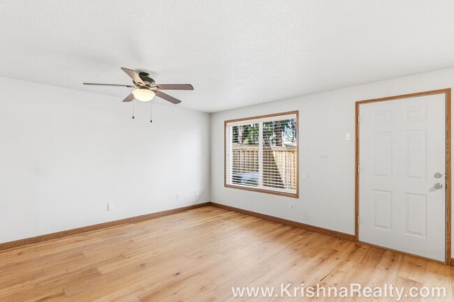 Building Photo - Modern 3 BD | 2.5 BA | 1,476 SF | 1-Car Garage | Solar Panels | Mountain View Community