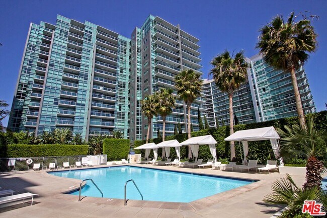 Building Photo - 13700 Marina Pointe Dr