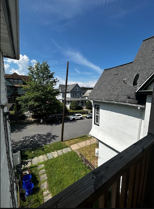 Building Photo - 601 Clay Ave