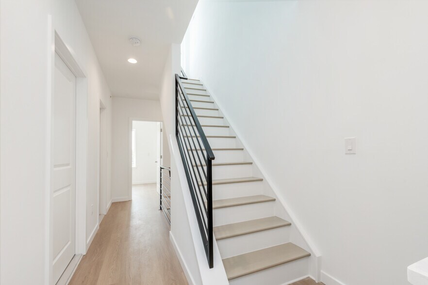 Building Photo - 438 W Susquehanna Ave
