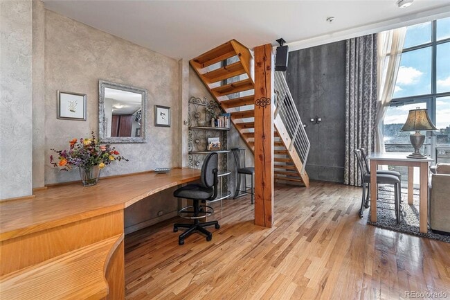 Building Photo - Beautiful One Bedroom Loft in Golden Triangle.