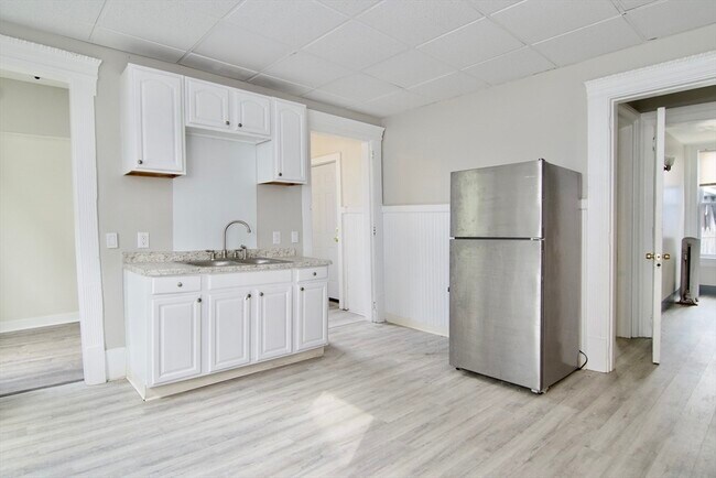 Building Photo - 58 Howes St