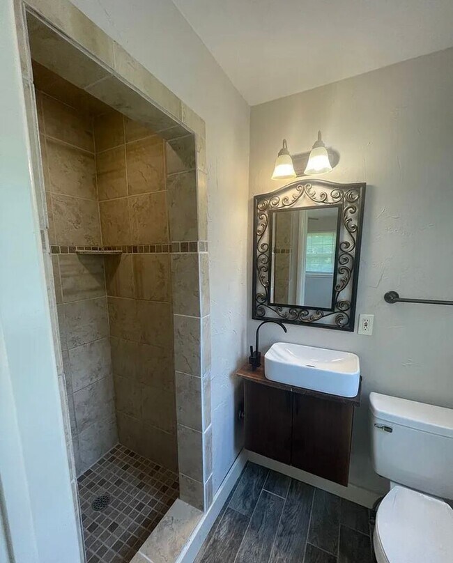 Building Photo - Beautiful 3 bed 2 bath home AVAILABLE NOW!