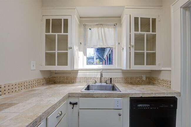 Building Photo - 1001 Bomar St