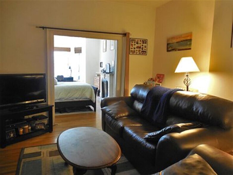 Building Photo - 194 Central St