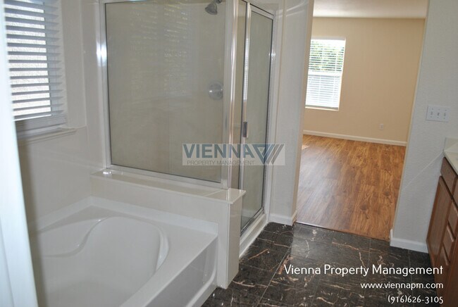 Building Photo - House for Rent in Natomas!