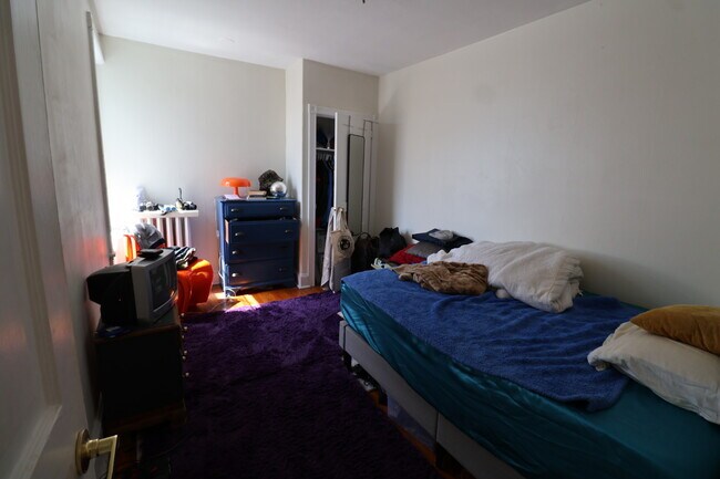 Building Photo - 1910 Pine St