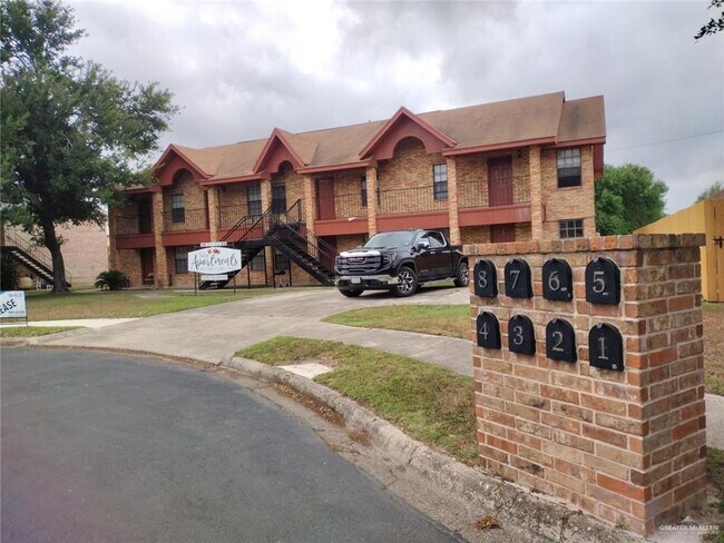 Building Photo - 15 Tulip Ave