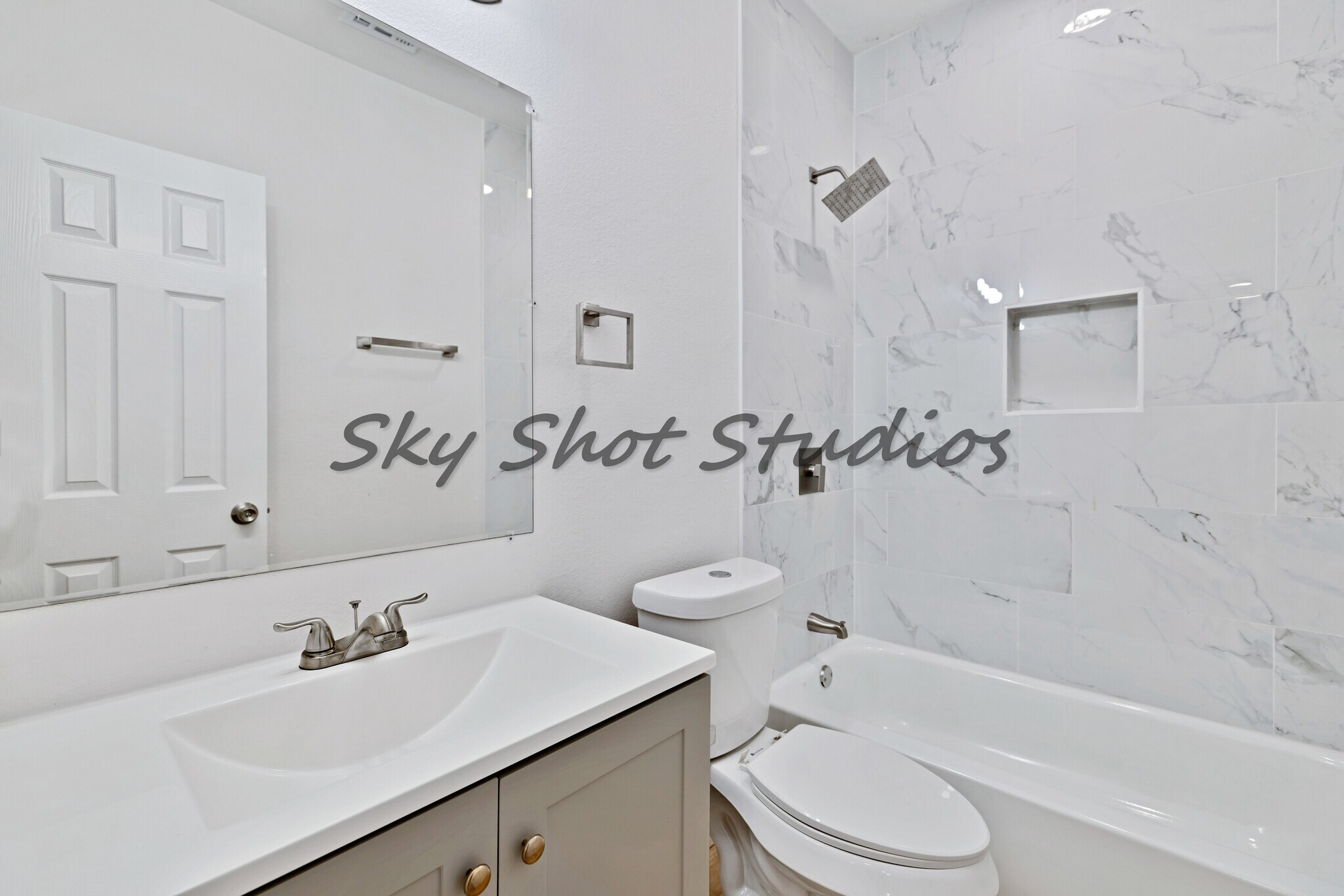 Building Photo - 326 W Rainey St