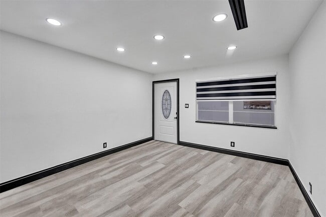 Building Photo - 5310 NW 16th St