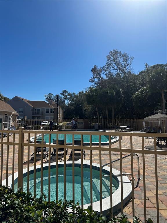 Building Photo - 624 Cambridge Way