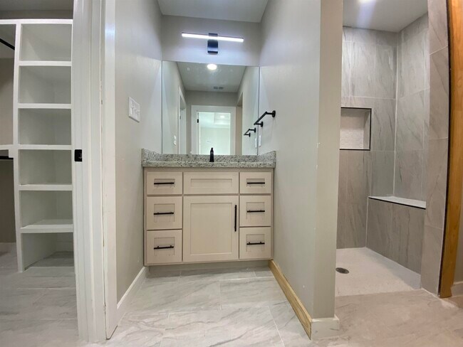 Building Photo - 6528 Adenia Loop