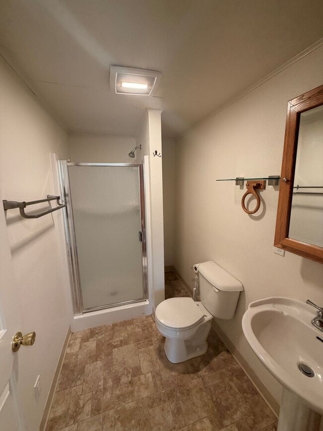 Building Photo - 128 NE Baker St