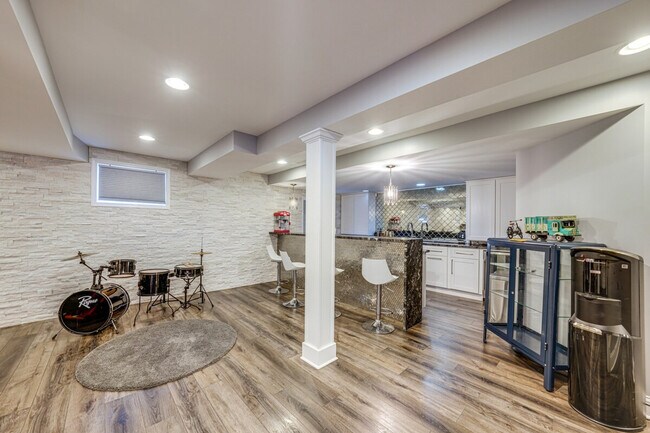 Building Photo - 3423 Goldfinch Dr