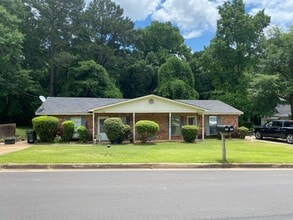Building Photo - Duplex For Rent, Prime Location in Auburn!