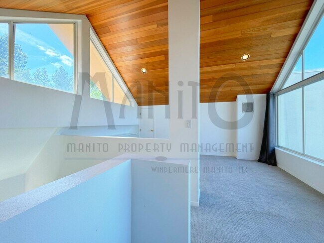Building Photo - Unique Jon Sayler Designed Townhome