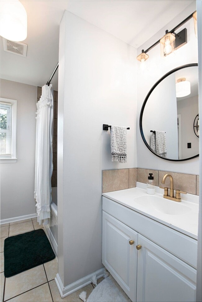 Building Photo - 413 Elm Street Heights