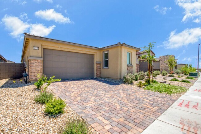 Building Photo - MULTI-GENERATIONAL New Build Home with En Suite In Skye Canyon!