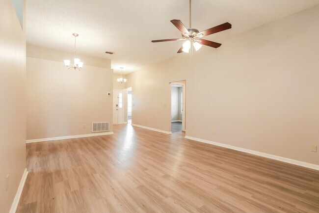 Building Photo - 1832 Northglen Cir