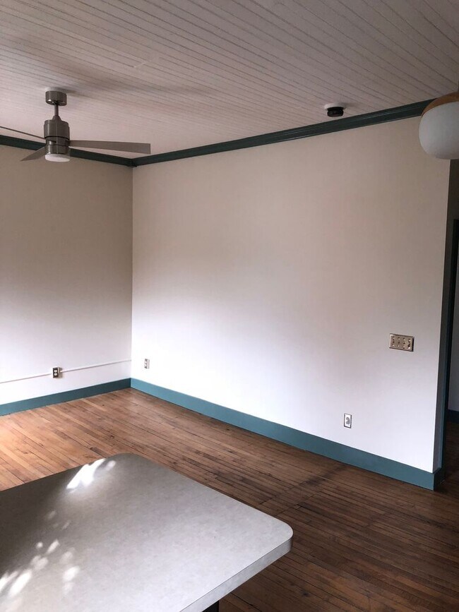 Building Photo - White Sulphur, LLC 171