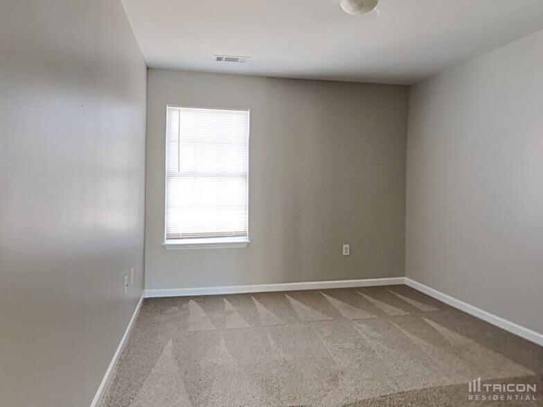 Building Photo - 211 Millstream Ridge