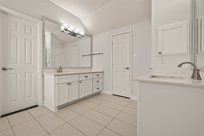 Building Photo - 22411 Kendall Shay Ct