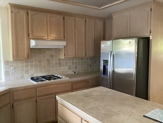 Building Photo - Large north Chico home available now