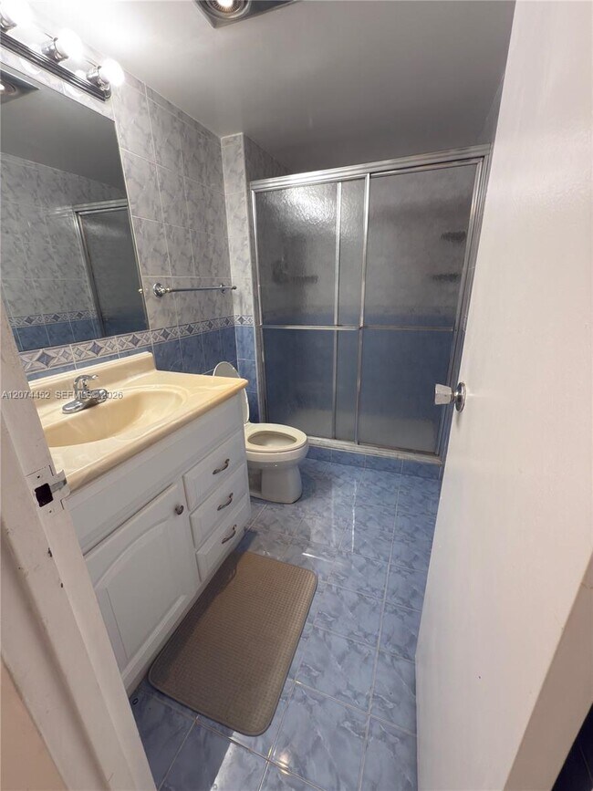 Building Photo - 3675 N Country Club Dr