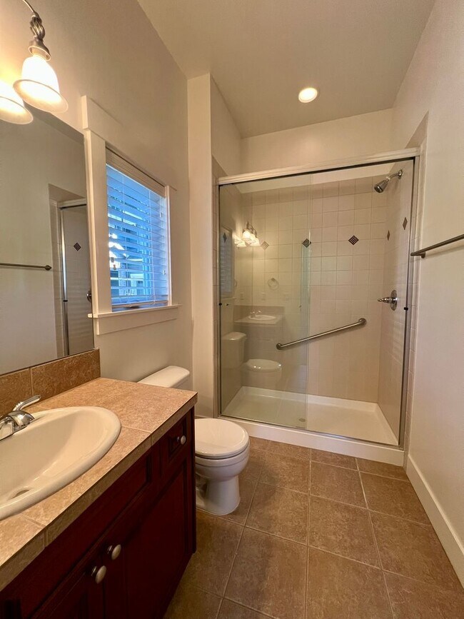Building Photo - PENDING APPLICATION; Spacious Home on Golf Course  - All Bedrooms En Suite