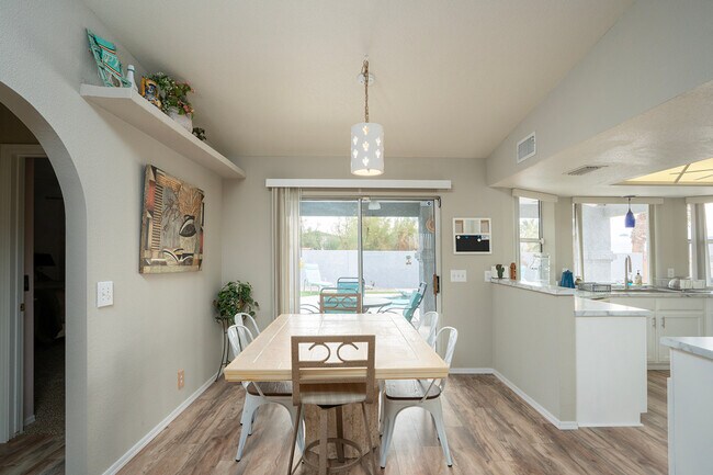 Building Photo - 1746 Cliffrose Dr